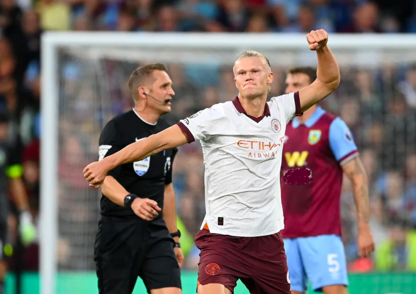  曼城三球完胜阿森纳，哈兰德双响锁定胜局  