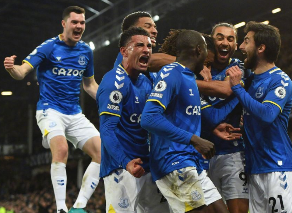  霍尔远射贴地斩纽卡斯尔客场力克狼队